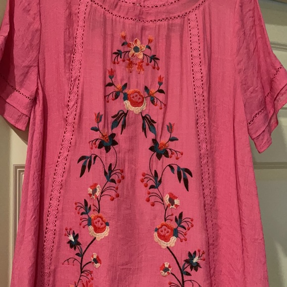 Embroidered hot pink blouse - Picture 3 of 6